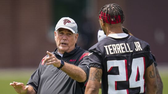 Falcons DC Dean Pees taken to hospital after collision (NFL)