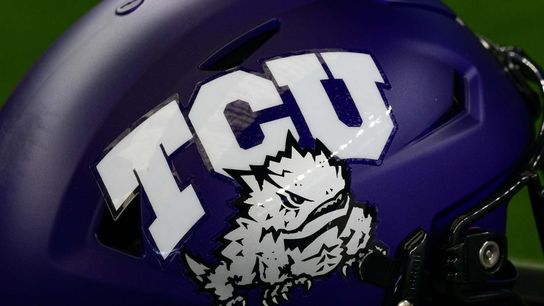 TCU OC Garrett Riley wins 2022 Broyles Award (College Football)