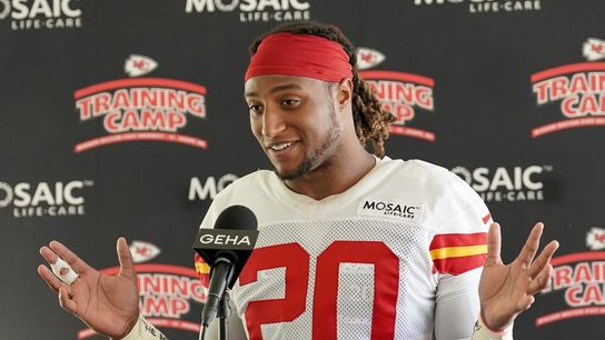 Chiefs S Justin Reid kicks PAT in preseason game (NFL)