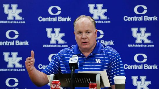 Kentucky coach Mark Stoops wants focus put back on his team (College Football)