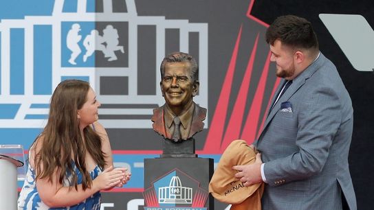 Hall of Fame official Art McNally dies at 97 (NFL)