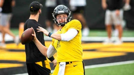 Spencer Petras tabbed as Iowa's starting QB (College Football)