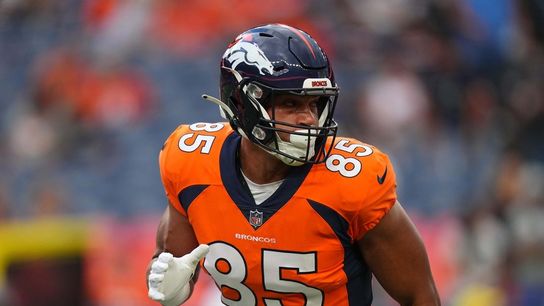 Reports: Broncos trade TE Albert Okwuegbunam to Eagles (NFL)
