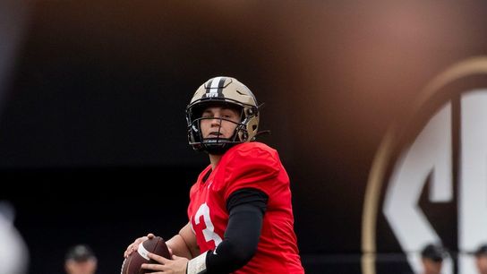 QB Mike Wright piles up yards, TDs as Vanderbilt routs Hawaii (College Football)