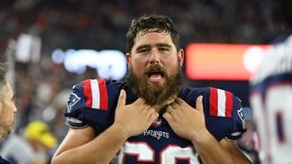 Patriots C David Andrews (thigh) exits game vs. Jets (NFL)