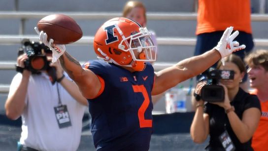 Chase Brown scores 3 TDs as Illinois routs Wyoming (College Football)