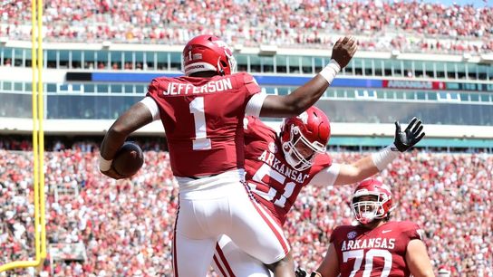 No. 16 Arkansas moving into SEC play vs. South Carolina (College Football)