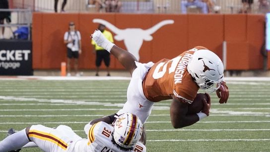 Quinn Ewers, D’Shawn Jamison guide Texas past ULM, 52-10 (College Football)