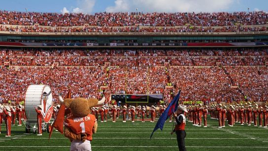 No. 21 Texas nursing injuries against UT-San Antonio (College Football)