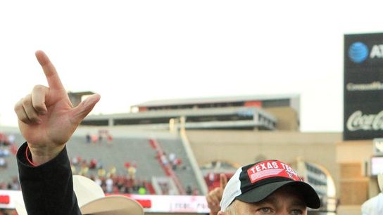 Texas Tech LB Bryce Ramirez exits with severe leg injury (College Football)