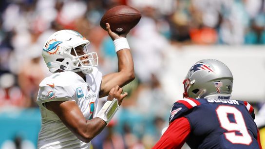 Tua Tagovailoa, Dolphins extend home dominance of Patriots (NFL)