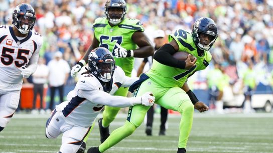 Seahawks hang on for win over Broncos, Russell Wilson (NFL)
