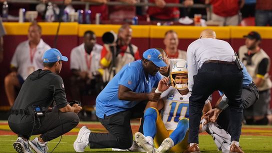 Chargers QB Justin Herbert (ribs) remains day-to-day (NFL)
