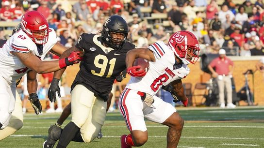 No. 19 Wake Forest stops Liberty's 2-point play to prevail 37-36 (College Football)