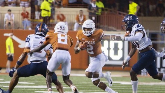 Bijan Robinson powers Texas' comeback vs. Texas-San Antonio (College Football)