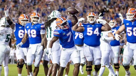 Trevor Etienne's late TD vaults No. 18 Florida over USF (College Football)
