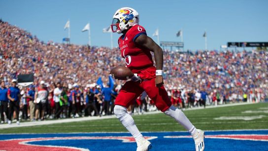 Kansas puts potent offense up against Iowa State (College Football)