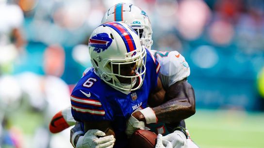 Dolphins hold off Bills to win AFC East showdown (NFL)