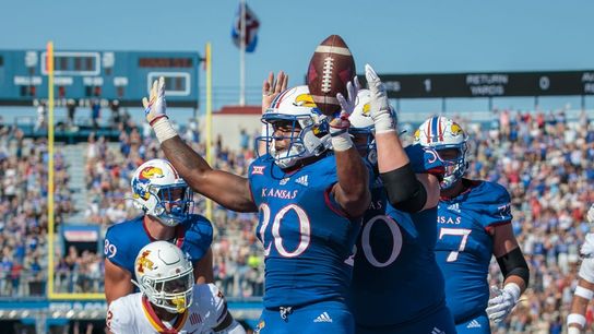 Kansas escapes Iowa State 14-11 to remain unbeaten (College Football)
