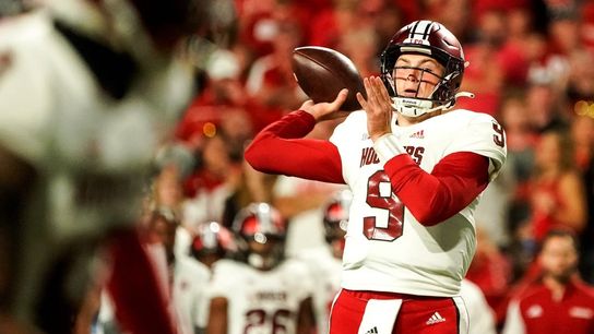 Nebraska runs away from Indiana in fourth, 35-21 (College Football)