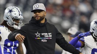 Cowboys QB Dak Prescott can’t grip football ‘well enough to play’ (NFL)