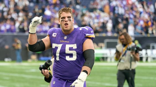 Vikings lose two starting offensive linemen to IR (NFL)