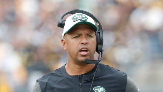Reports: Jets receivers coach Miles Austin suspended for sports betting (NFL)