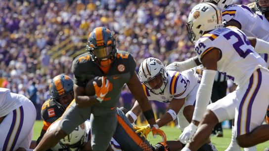 No. 8 Tennessee pummels No. 25 LSU on road (College Football)
