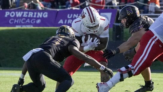Wisconsin blows by Northwestern to open Jim Leonhard era (College Football)