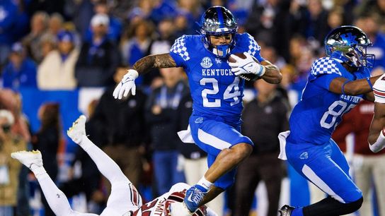 South Carolina upsets No. 13 Kentucky as offense comes alive in second half (College Football)