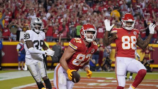 Chiefs rally past Raiders behind Travis Kelce's 4 TDs (NFL)