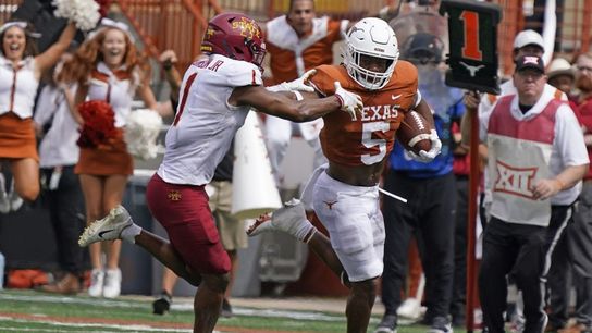 Stars shine for No. 22 Texas in narrow win over Iowa State (College Football)