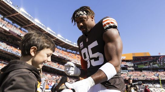 Myles Garrett sets Browns' sack record, aggravates shoulder injury (NFL)