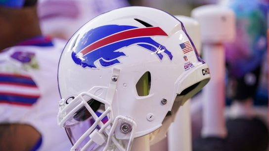 Bills' Damar Hamlin reportedly receives CPR after collapsing (NFL)