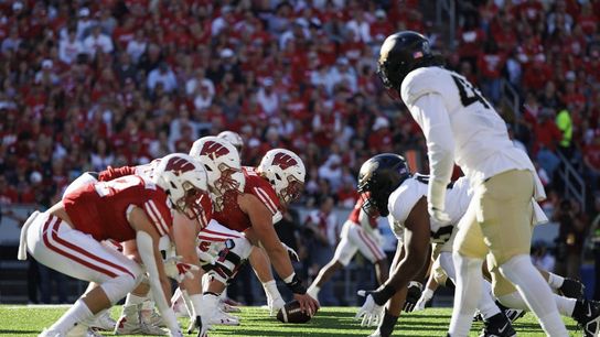 Wisconsin earns 16th straight win over Purdue, 35-24 (College Football)