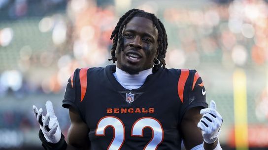 Bengals place CB Chidobe Awuzie (knee) on IR (NFL)
