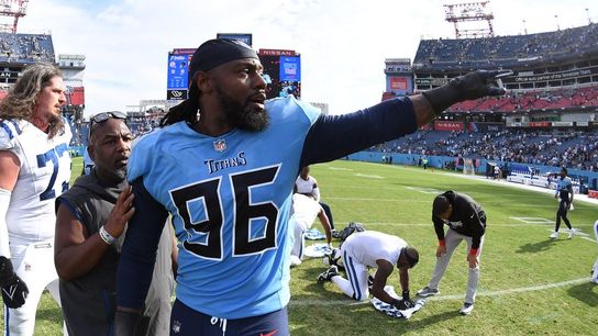 Report: Titans LB Denico Autry (knee) to have MRI (NFL)