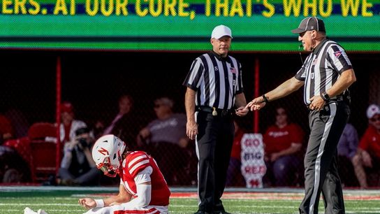 Nebraska QB Casey Thompson departs with hand injury (College Football)