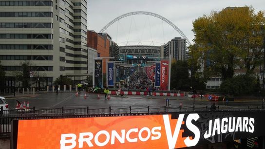 Latavius Murray helps Broncos jolt Jaguars in London (NFL)