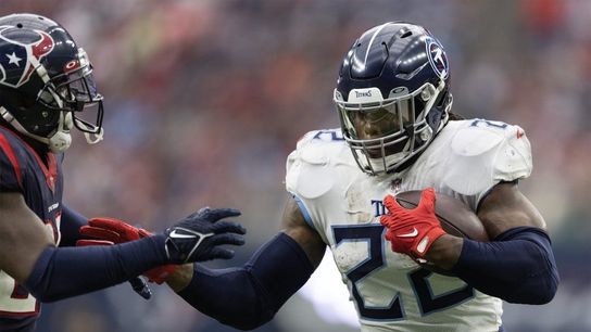 Derrick Henry bullies Texans for 219 yards, Titans win fifth straight (NFL)