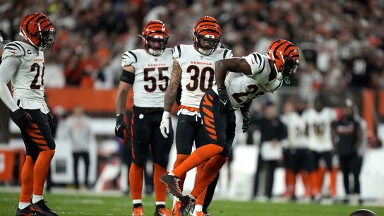 Report: Bengals fear CB Chidobe Awuzie has torn ACL (NFL)