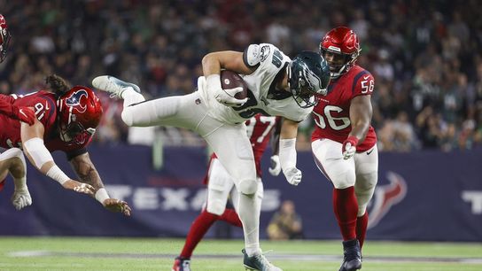 Eagles down Texans to reach 8-0 for first time (NFL)