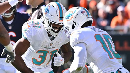 Dolphins WR Tyreek Hill, RB Raheem Mostert return to practice (NFL)
