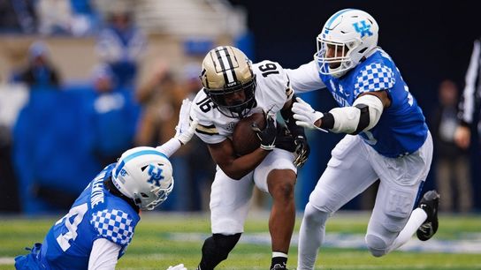 Vanderbilt stuns No. 24 Kentucky in last minute of play (College Football)