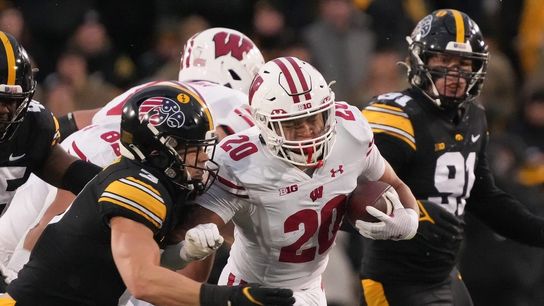 Iowa climbs atop Big Ten West with win over Wisconsin (College Football)