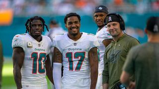 Dolphins WRs Tyreek Hill, Jaylen Waddle return to practice (NFL)