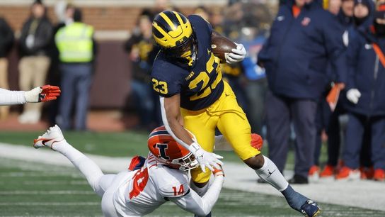 Late FG helps No. 3 Michigan beat Illinois to stay unbeaten (College Football)
