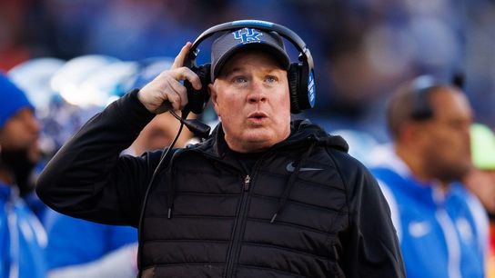 Kentucky signs Mark Stoops to massive extension (College Football)