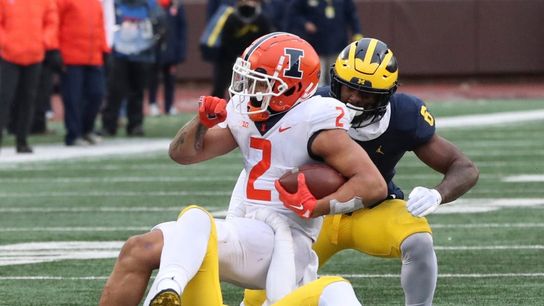 Illinois visits Northwestern with slim division title hopes (College Football)