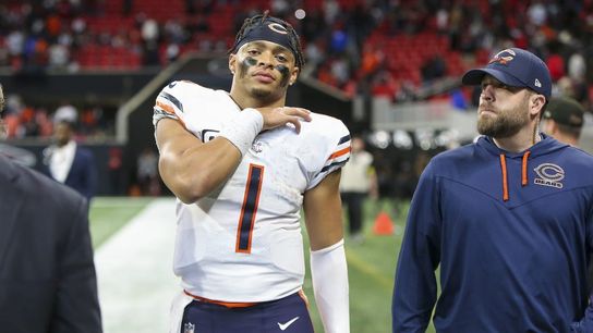 Report: Bears QB Justin Fields to have MRI on shoulder (NFL)